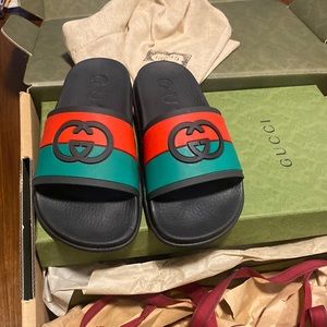 Womens Gucci slides size 7